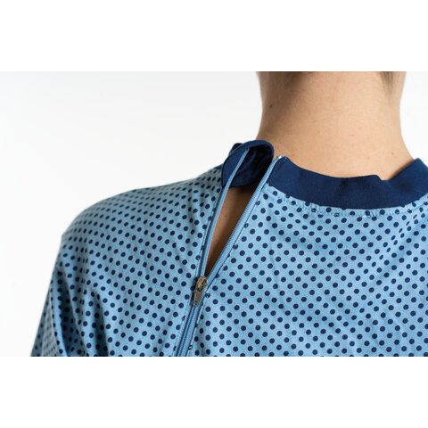 suprima Pflege-Schlafanzug blau gepunktet